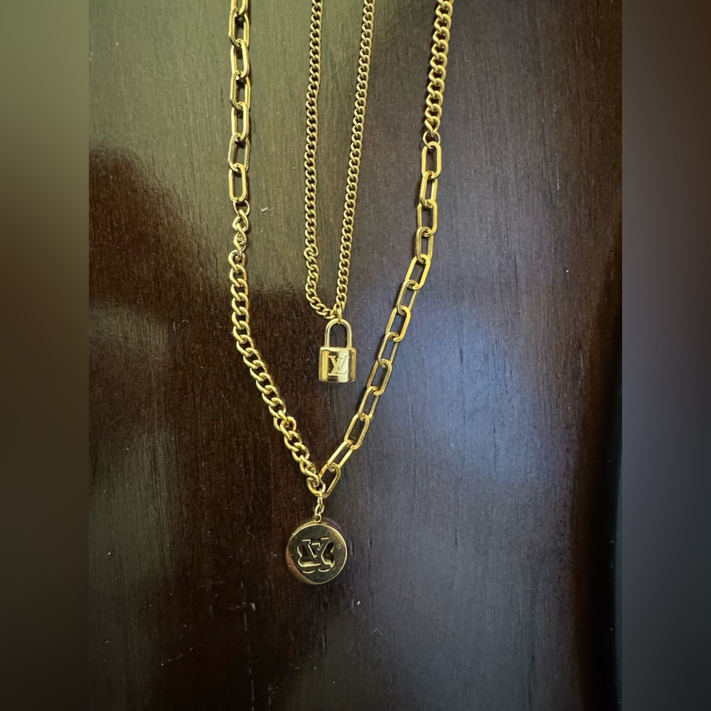 Double strand necklace